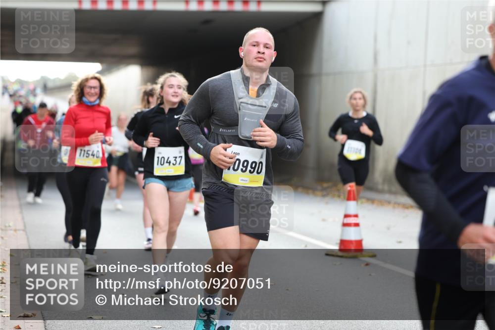 05.10.2025 - 20. swb-Marathon Bremen Michael Strokosch http://msf.ph/oto/9207051 05.10.2025 10:59:11 Laufen 11540, 10437, 0990 meine-sportfotos.de