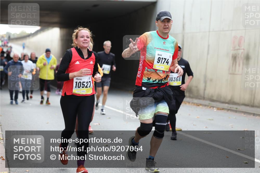 05.10.2025 - 20. swb-Marathon Bremen Michael Strokosch http://msf.ph/oto/9207054 05.10.2025 10:52:38 Laufen 10527, 02593, 2, 02, 20, 9174, 10368 meine-sportfotos.de