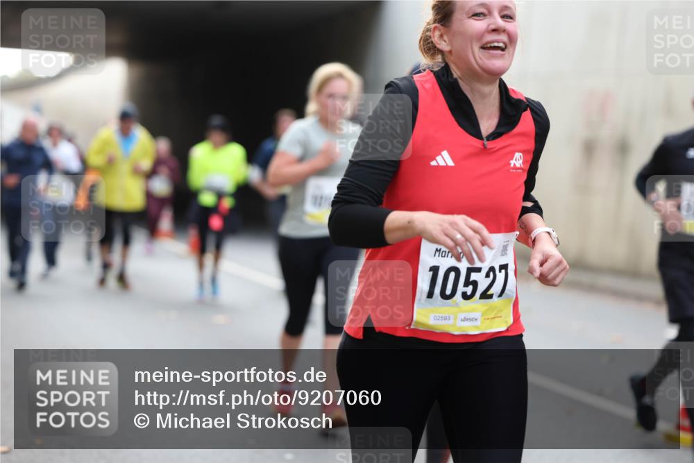 05.10.2025 - 20. swb-Marathon Bremen Michael Strokosch http://msf.ph/oto/9207060 05.10.2025 10:52:40 Laufen 10521, 02593 meine-sportfotos.de
