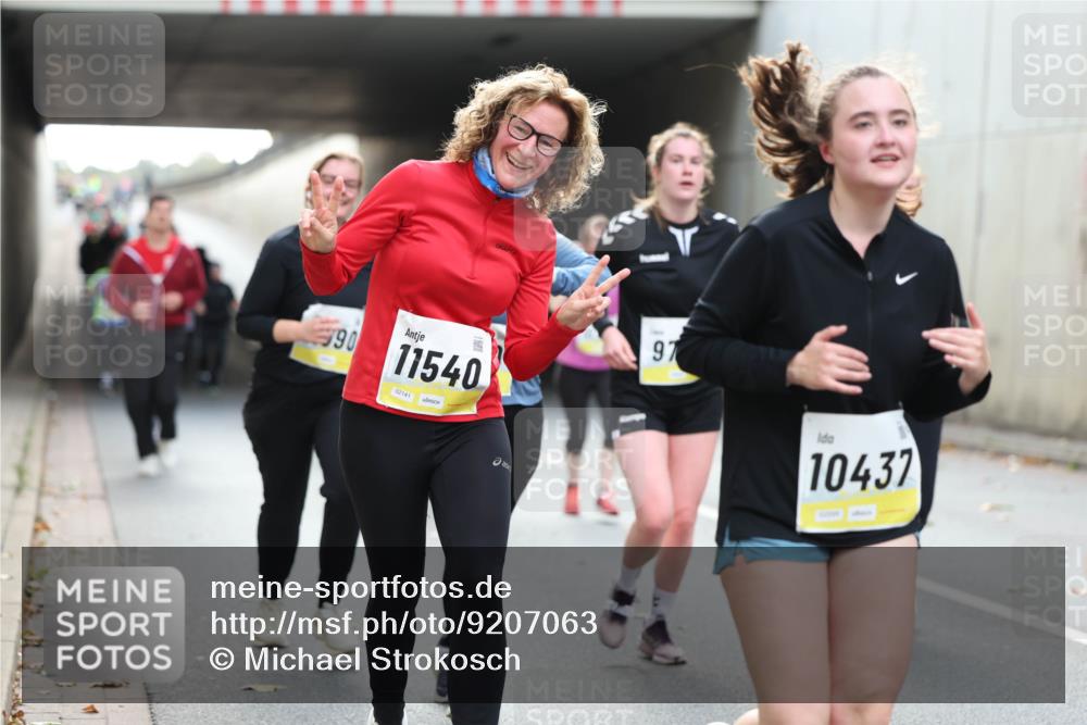 05.10.2025 - 20. swb-Marathon Bremen Michael Strokosch http://msf.ph/oto/9207063 05.10.2025 10:59:13 Laufen 90, 11540, 02141, 97, 10437 meine-sportfotos.de