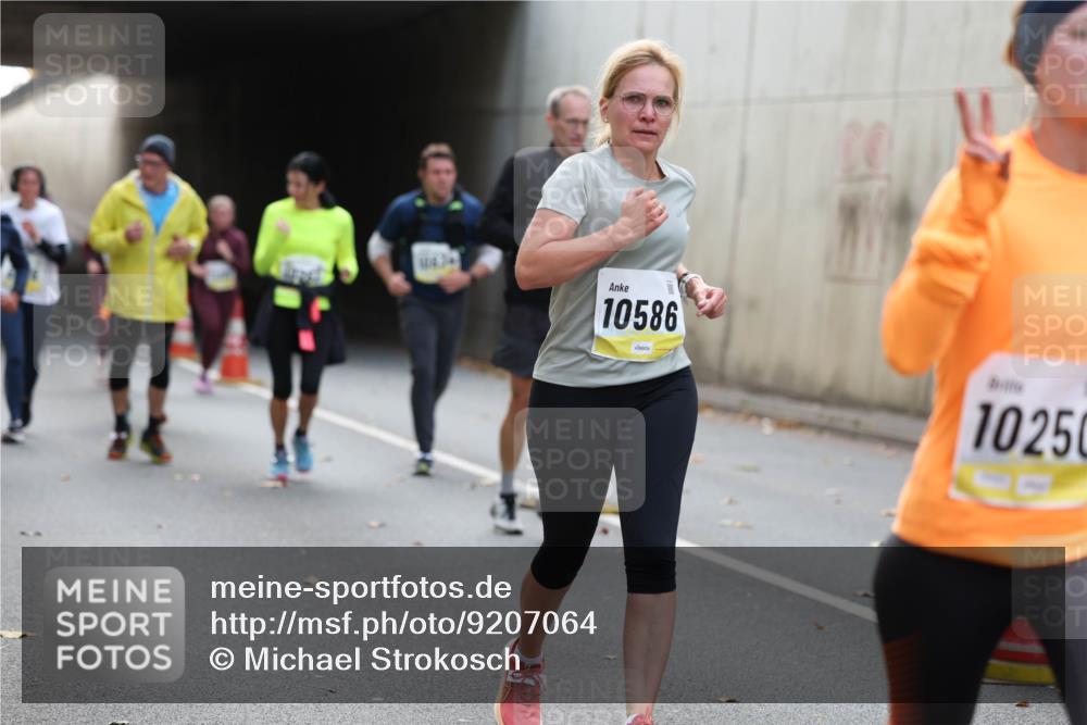 05.10.2025 - 20. swb-Marathon Bremen Michael Strokosch http://msf.ph/oto/9207064 05.10.2025 10:52:40 Laufen 10586, 1025 meine-sportfotos.de