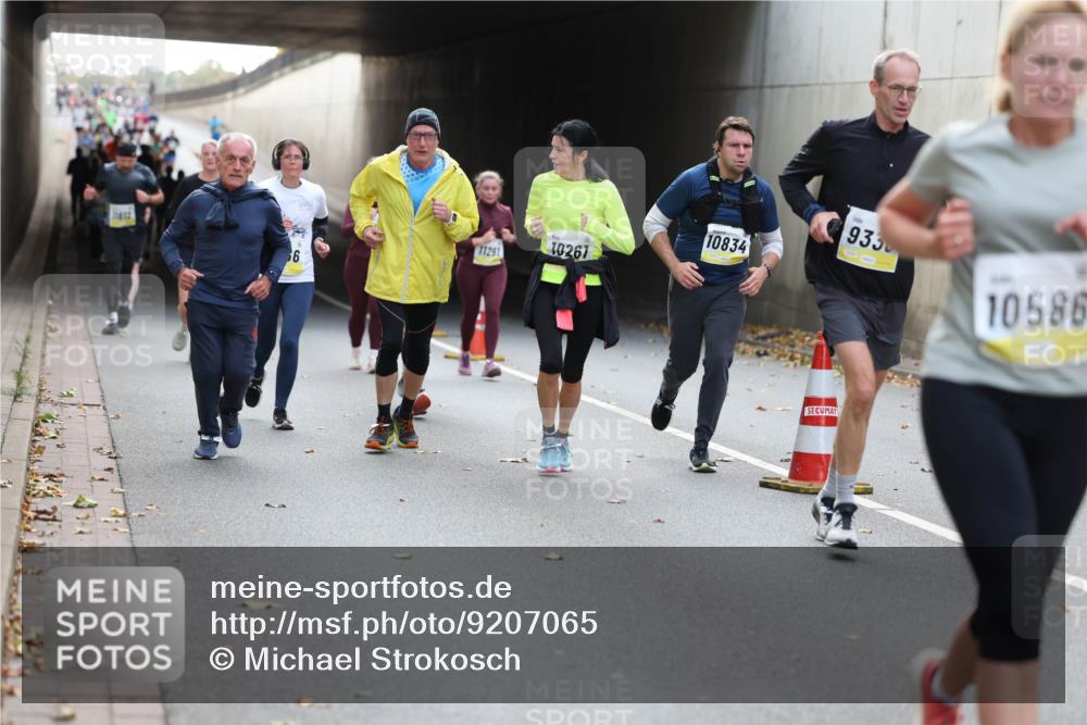 05.10.2025 - 20. swb-Marathon Bremen Michael Strokosch http://msf.ph/oto/9207065 05.10.2025 10:52:41 Laufen 11612, 11291, 6, 10261, 10834, 9330, 10586 meine-sportfotos.de
