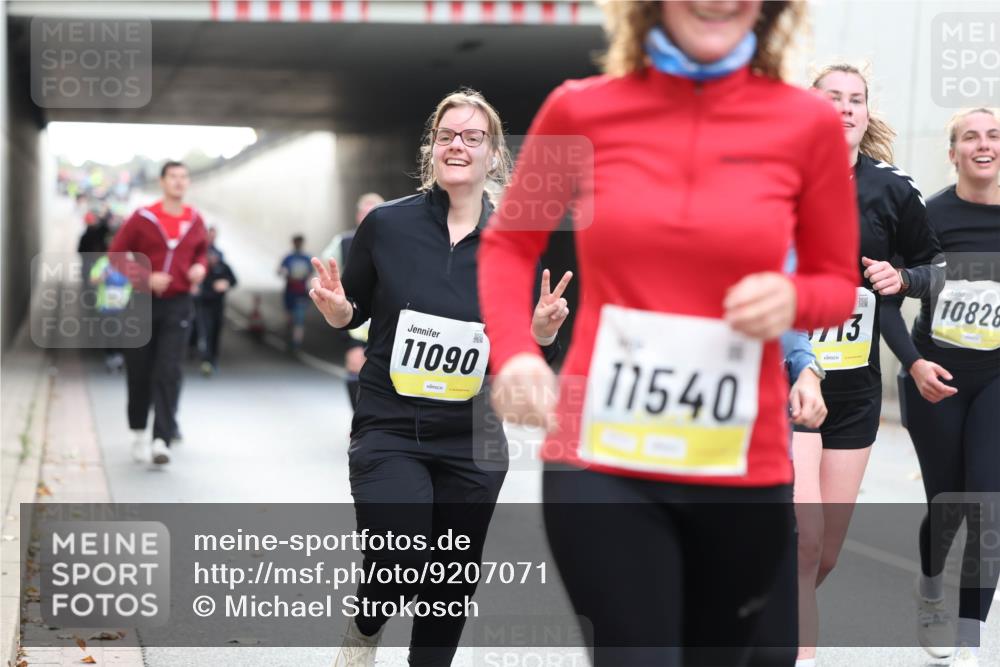 05.10.2025 - 20. swb-Marathon Bremen Michael Strokosch http://msf.ph/oto/9207071 05.10.2025 10:59:14 Laufen 11090, 11540, 713, 10828 meine-sportfotos.de