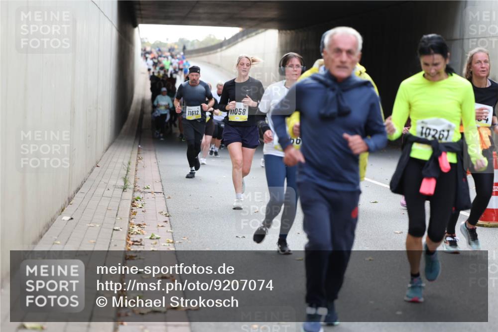 05.10.2025 - 20. swb-Marathon Bremen Michael Strokosch http://msf.ph/oto/9207074 05.10.2025 10:52:43 Laufen 11612, 11058, 10261 meine-sportfotos.de