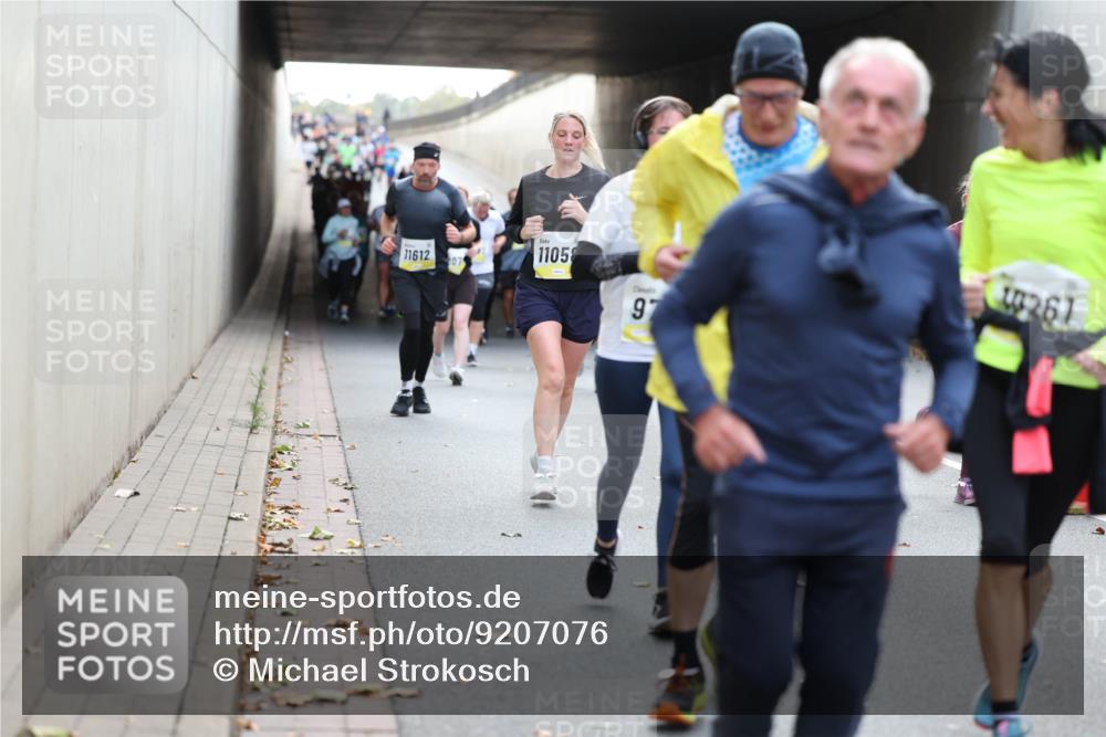 05.10.2025 - 20. swb-Marathon Bremen Michael Strokosch http://msf.ph/oto/9207076 05.10.2025 10:52:44 Laufen 11612, 11058, 97, 261 meine-sportfotos.de