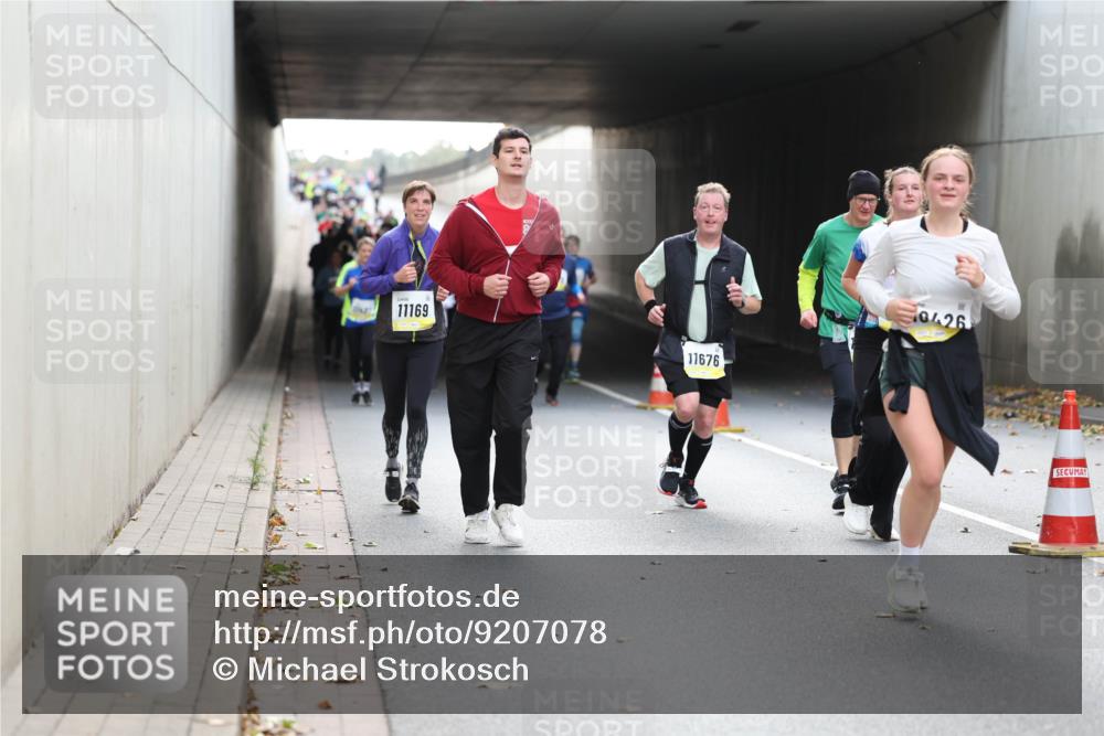 05.10.2025 - 20. swb-Marathon Bremen Michael Strokosch http://msf.ph/oto/9207078 05.10.2025 10:59:16 Laufen 11169, 11676, 0426 meine-sportfotos.de
