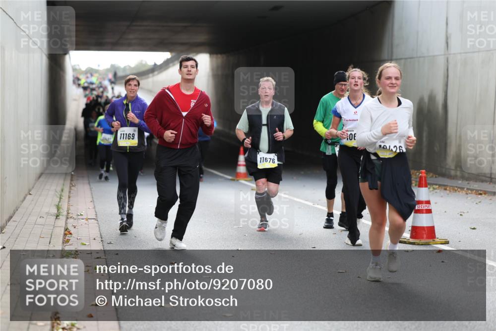 05.10.2025 - 20. swb-Marathon Bremen Michael Strokosch http://msf.ph/oto/9207080 05.10.2025 10:59:16 Laufen 11169, 11676, 06, 28126 meine-sportfotos.de