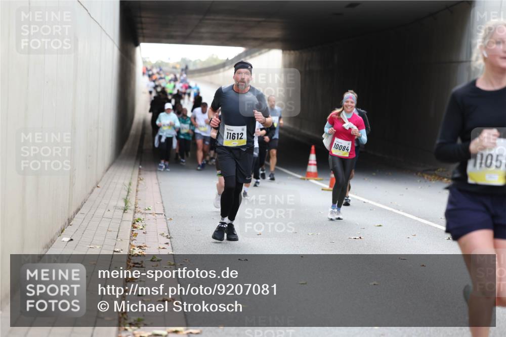05.10.2025 - 20. swb-Marathon Bremen Michael Strokosch http://msf.ph/oto/9207081 05.10.2025 10:52:46 Laufen 11612, 10084, 105 meine-sportfotos.de