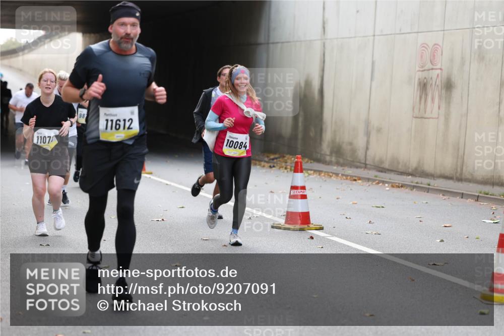 05.10.2025 - 20. swb-Marathon Bremen Michael Strokosch http://msf.ph/oto/9207091 05.10.2025 10:52:48 Laufen 1107, 987, 11612, 10084, 00 meine-sportfotos.de