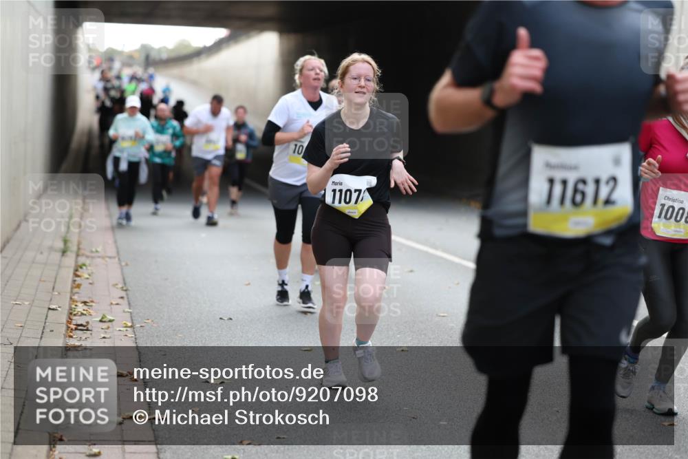 05.10.2025 - 20. swb-Marathon Bremen Michael Strokosch http://msf.ph/oto/9207098 05.10.2025 10:52:49 Laufen 10, 1107, 11612, 1008, 02507 meine-sportfotos.de