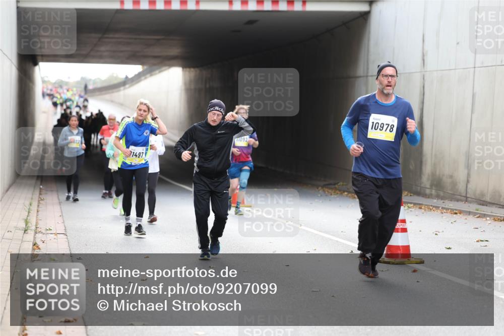 05.10.2025 - 20. swb-Marathon Bremen Michael Strokosch http://msf.ph/oto/9207099 05.10.2025 10:59:22 Laufen 1497, 11092, 10978 meine-sportfotos.de