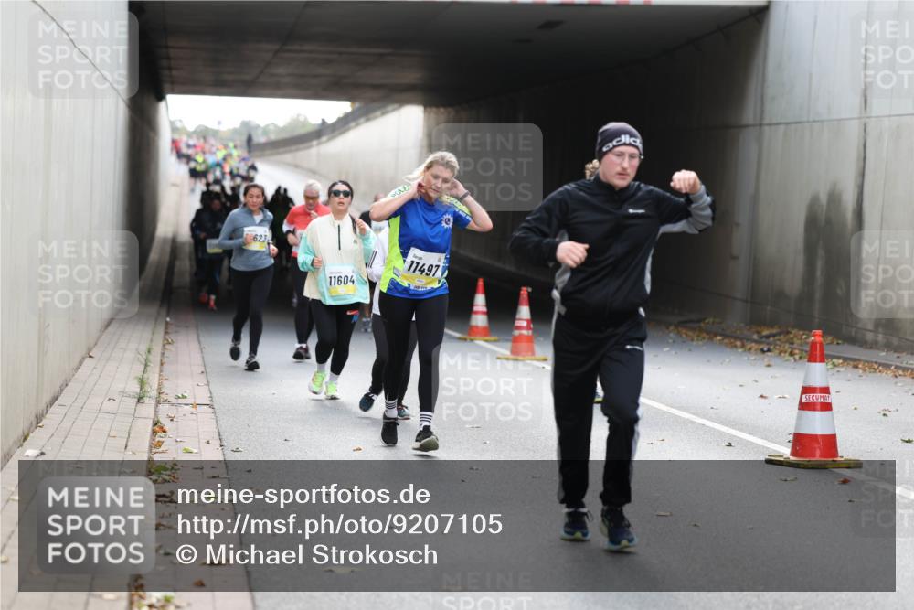 05.10.2025 - 20. swb-Marathon Bremen Michael Strokosch http://msf.ph/oto/9207105 05.10.2025 10:59:23 Laufen 623, 11604, 11497 meine-sportfotos.de