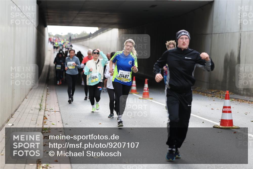 05.10.2025 - 20. swb-Marathon Bremen Michael Strokosch http://msf.ph/oto/9207107 05.10.2025 10:59:24 Laufen 1062, 11604, 11497 meine-sportfotos.de