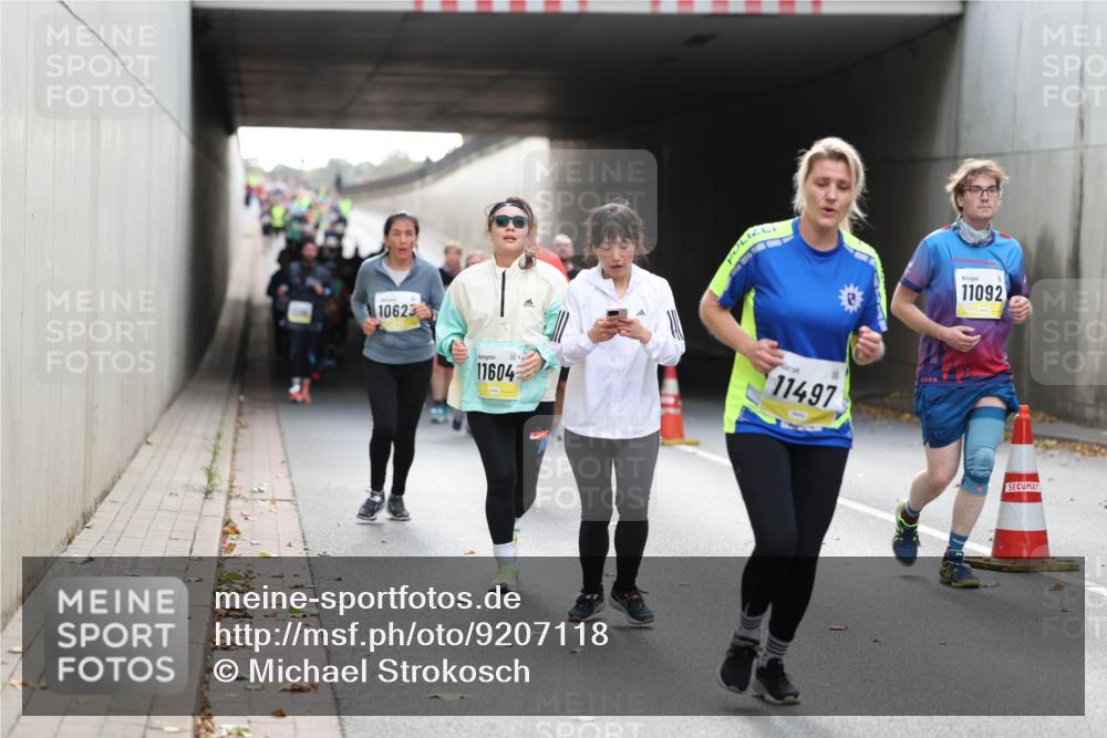 05.10.2025 - 20. swb-Marathon Bremen Michael Strokosch http://msf.ph/oto/9207118 05.10.2025 10:59:26 Laufen 10623, 11604, 11497, 11092 meine-sportfotos.de