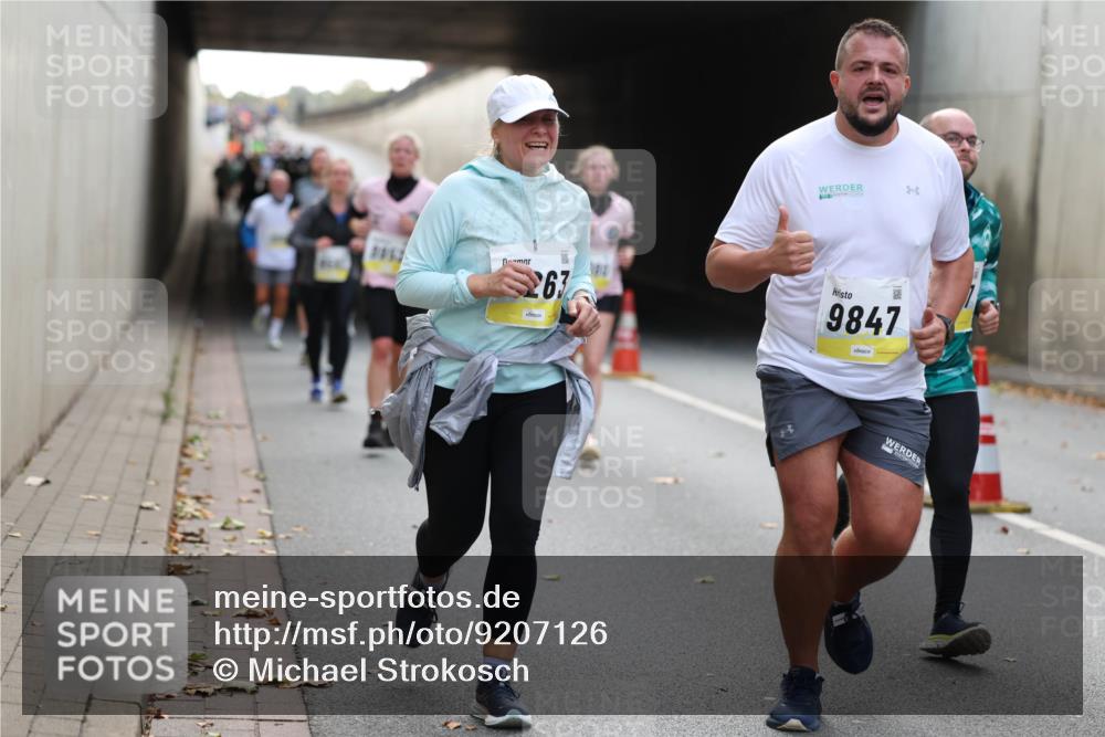 05.10.2025 - 20. swb-Marathon Bremen Michael Strokosch http://msf.ph/oto/9207126 05.10.2025 10:52:55 Laufen 3863, 263, 9847 meine-sportfotos.de
