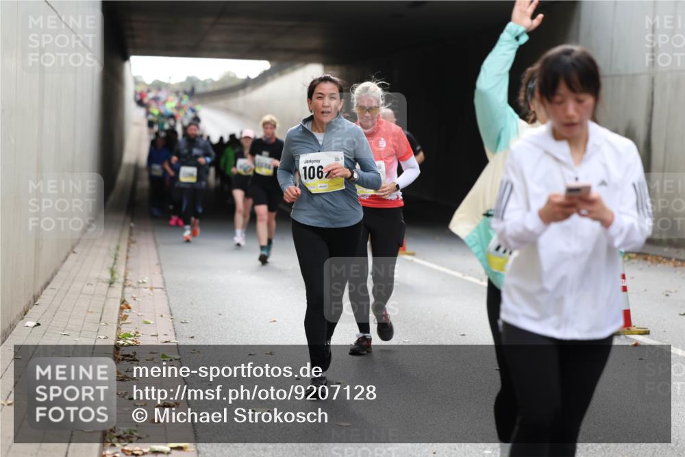 05.10.2025 - 20. swb-Marathon Bremen Michael Strokosch http://msf.ph/oto/9207128 05.10.2025 10:59:28 Laufen 106 meine-sportfotos.de
