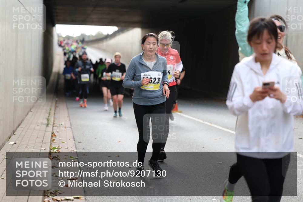 05.10.2025 - 20. swb-Marathon Bremen Michael Strokosch http://msf.ph/oto/9207130 05.10.2025 10:59:28 Laufen 623 meine-sportfotos.de