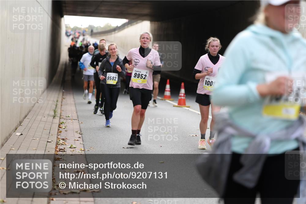 05.10.2025 - 20. swb-Marathon Bremen Michael Strokosch http://msf.ph/oto/9207131 05.10.2025 10:52:56 Laufen 9582, 9952, 1008, 26 meine-sportfotos.de
