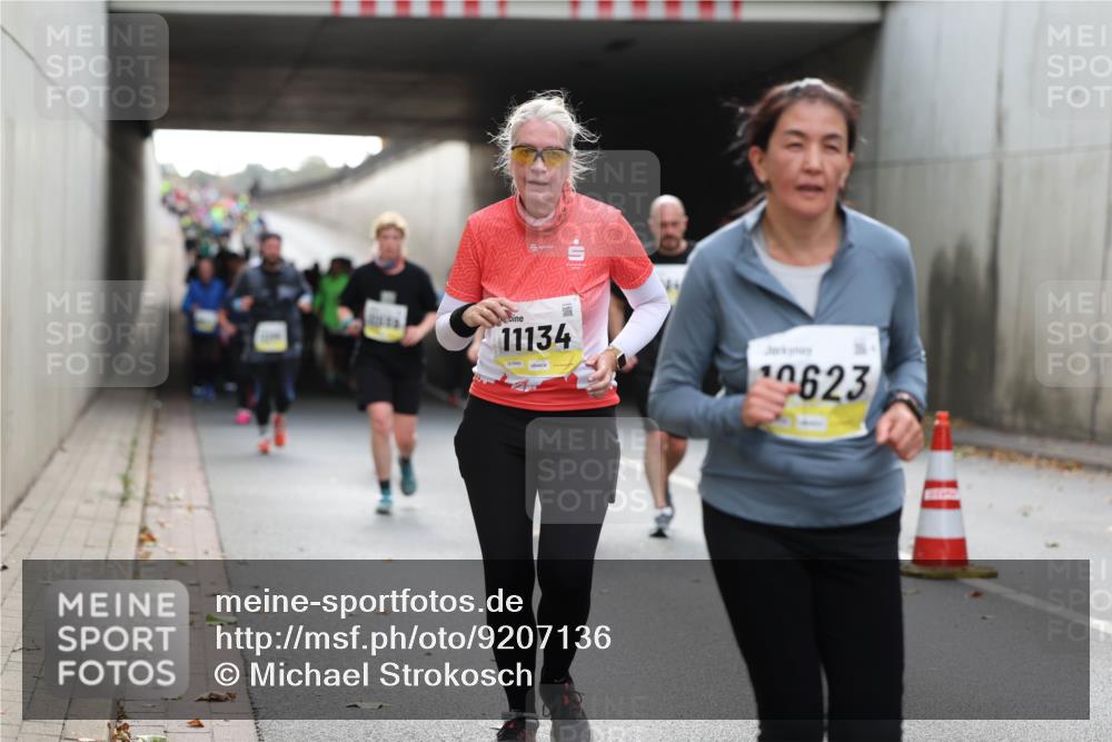 05.10.2025 - 20. swb-Marathon Bremen Michael Strokosch http://msf.ph/oto/9207136 05.10.2025 10:59:30 Laufen 11134, 0623 meine-sportfotos.de