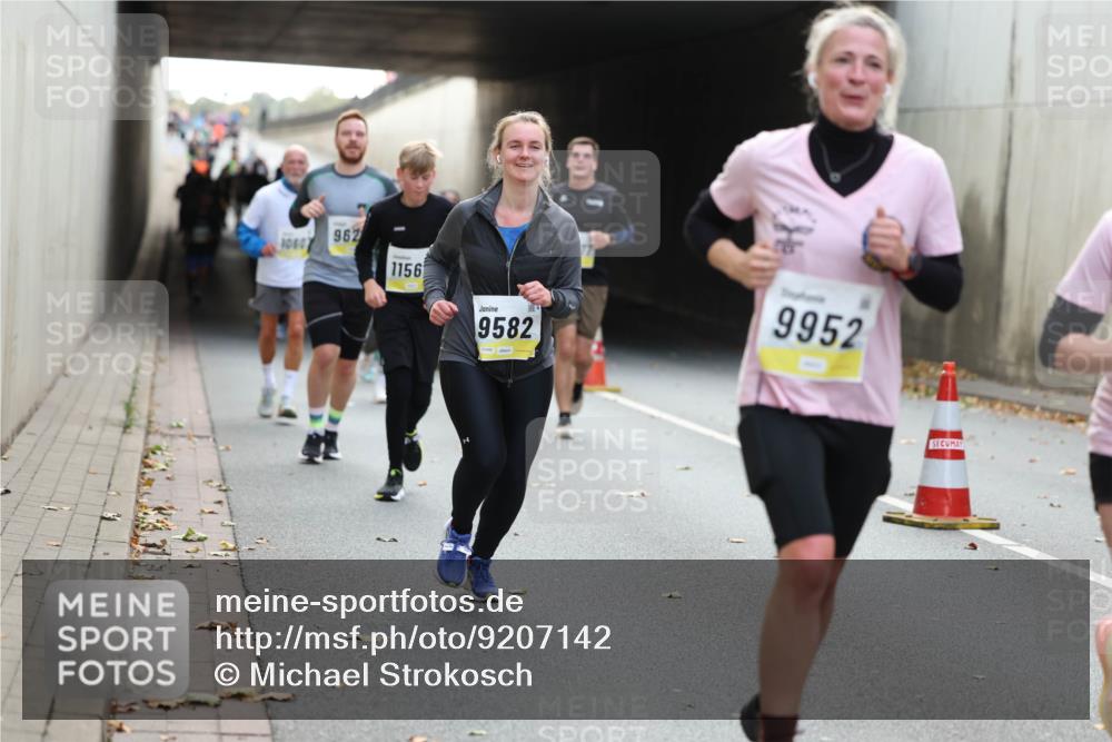 05.10.2025 - 20. swb-Marathon Bremen Michael Strokosch http://msf.ph/oto/9207142 05.10.2025 10:52:58 Laufen 962, 1060, 1156, 9582, 9952 meine-sportfotos.de