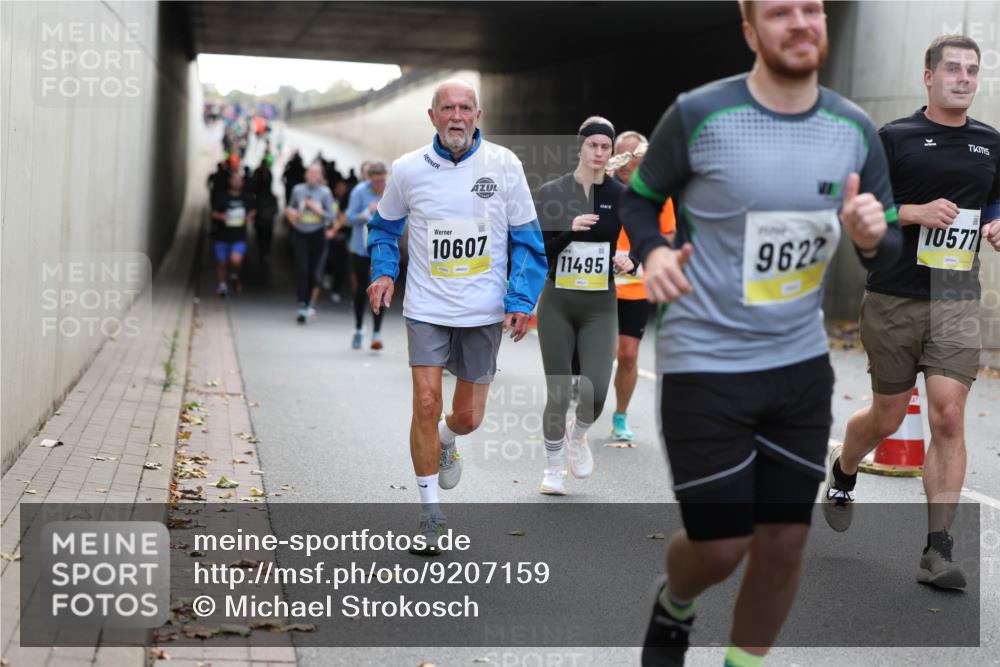 05.10.2025 - 20. swb-Marathon Bremen Michael Strokosch http://msf.ph/oto/9207159 05.10.2025 10:53:02 Laufen 10607, 11495, 9622, 10577 meine-sportfotos.de