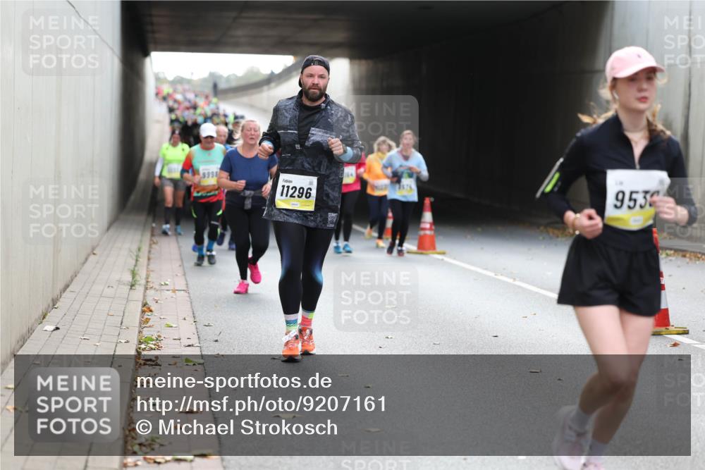 05.10.2025 - 20. swb-Marathon Bremen Michael Strokosch http://msf.ph/oto/9207161 05.10.2025 10:59:35 Laufen 9998, 11296, 953 meine-sportfotos.de