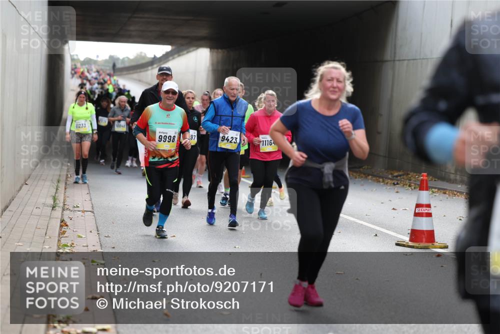 05.10.2025 - 20. swb-Marathon Bremen Michael Strokosch http://msf.ph/oto/9207171 05.10.2025 10:59:38 Laufen 11233, 10848, 20, 9998, 97, 9423, 11164 meine-sportfotos.de