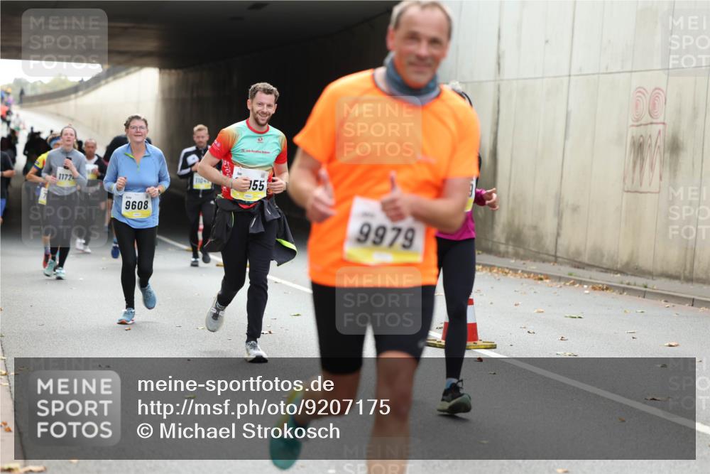 05.10.2025 - 20. swb-Marathon Bremen Michael Strokosch http://msf.ph/oto/9207175 05.10.2025 10:53:04 Laufen 1172, 9608, 110, 55, 9979, 00 meine-sportfotos.de