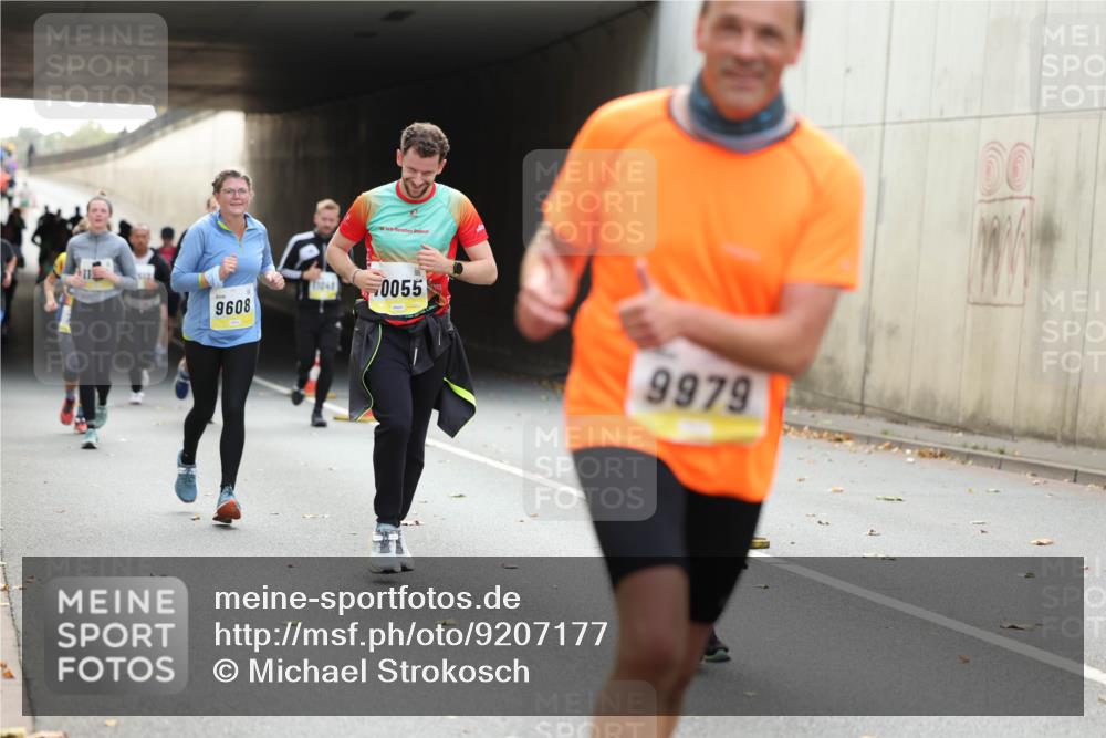 05.10.2025 - 20. swb-Marathon Bremen Michael Strokosch http://msf.ph/oto/9207177 05.10.2025 10:53:04 Laufen 9608, 0055, 40, 9979, 00 meine-sportfotos.de