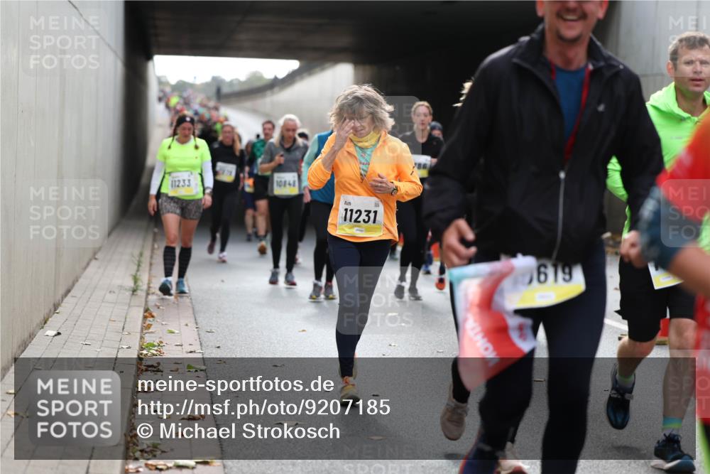 05.10.2025 - 20. swb-Marathon Bremen Michael Strokosch http://msf.ph/oto/9207185 05.10.2025 10:59:42 Laufen 11233, 10848, 11231, 619 meine-sportfotos.de