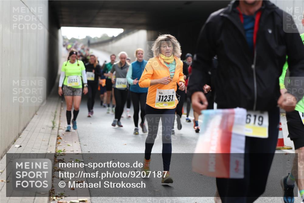 05.10.2025 - 20. swb-Marathon Bremen Michael Strokosch http://msf.ph/oto/9207187 05.10.2025 10:59:43 Laufen 11233, 10848, 11231, 619 meine-sportfotos.de