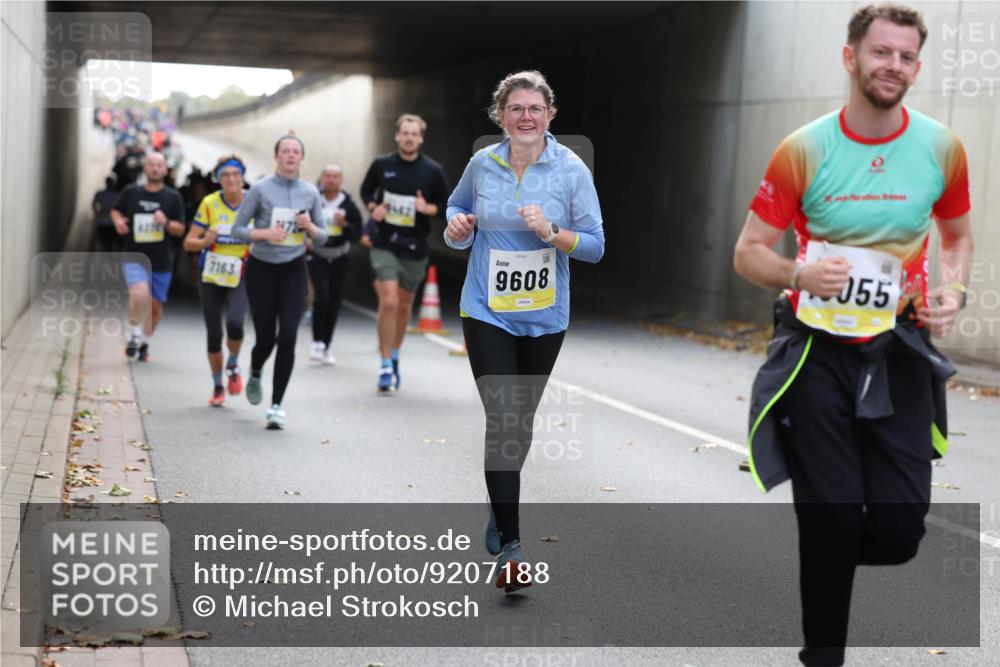 05.10.2025 - 20. swb-Marathon Bremen Michael Strokosch http://msf.ph/oto/9207188 05.10.2025 10:53:06 Laufen 4376, 7163, 9442, 9608, 055 meine-sportfotos.de