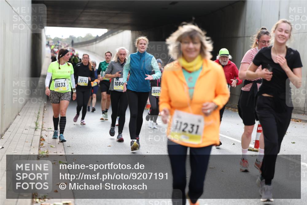 05.10.2025 - 20. swb-Marathon Bremen Michael Strokosch http://msf.ph/oto/9207191 05.10.2025 10:59:44 Laufen 7979, 11233, 1084, 10374, 11231 meine-sportfotos.de