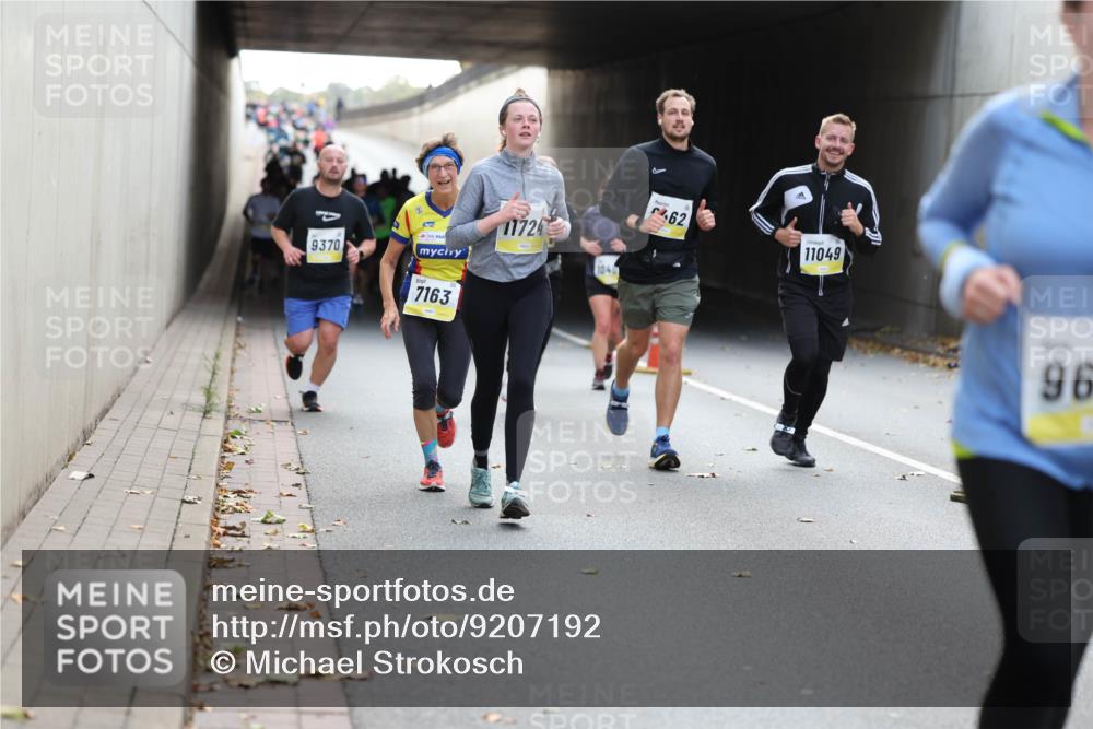 05.10.2025 - 20. swb-Marathon Bremen Michael Strokosch http://msf.ph/oto/9207192 05.10.2025 10:53:08 Laufen 9370, 7163, 11724, 1040, 62, 11049, 96 meine-sportfotos.de