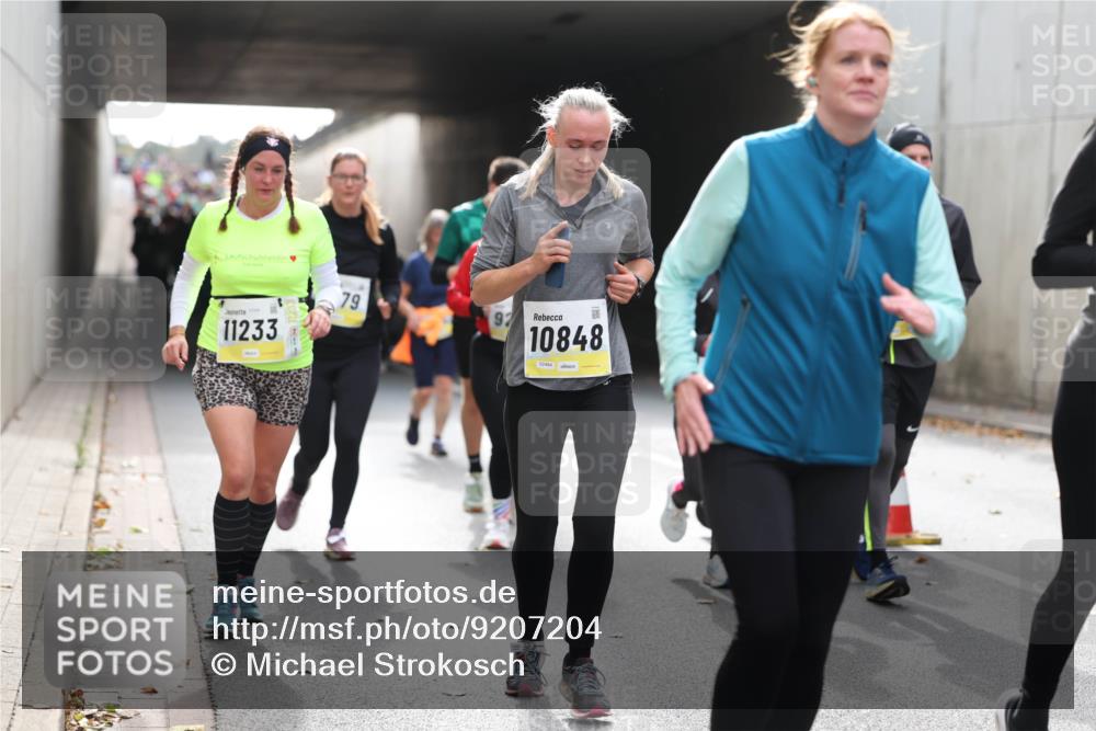 05.10.2025 - 20. swb-Marathon Bremen Michael Strokosch http://msf.ph/oto/9207204 05.10.2025 10:59:47 Laufen 11233, 79, 10848, 02484 meine-sportfotos.de