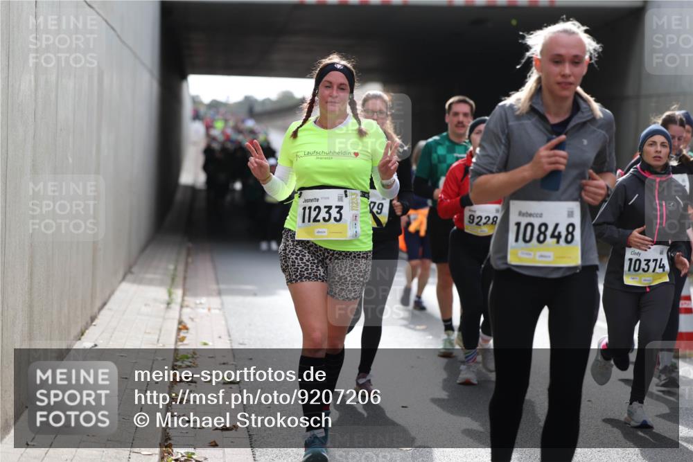 05.10.2025 - 20. swb-Marathon Bremen Michael Strokosch http://msf.ph/oto/9207206 05.10.2025 10:59:47 Laufen 1008, 11233, 79, 9228, 10848, 10374 meine-sportfotos.de