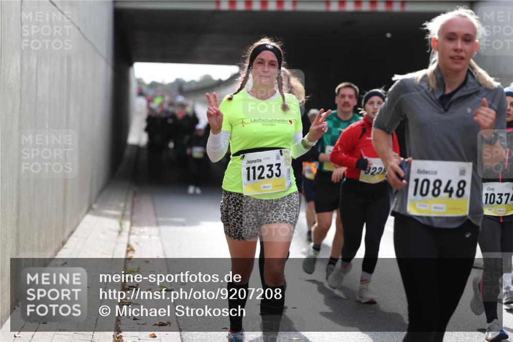 05.10.2025 - 20. swb-Marathon Bremen Michael Strokosch http://msf.ph/oto/9207208 05.10.2025 10:59:48 Laufen 01008, 11233, 9228, 10848, 10374 meine-sportfotos.de