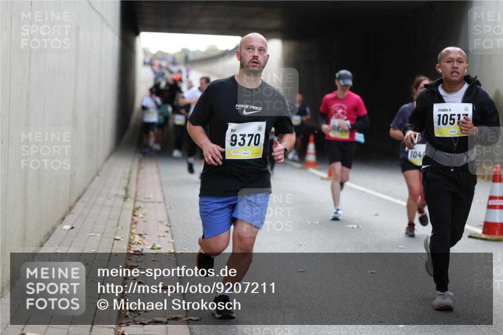 05.10.2025 - 20. swb-Marathon Bremen Michael Strokosch http://msf.ph/oto/9207211 05.10.2025 10:53:11 Laufen 9370, 02570, 104, 10513 meine-sportfotos.de