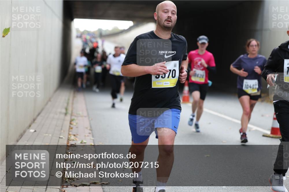 05.10.2025 - 20. swb-Marathon Bremen Michael Strokosch http://msf.ph/oto/9207215 05.10.2025 10:53:12 Laufen 5570, 02570, 10407 meine-sportfotos.de