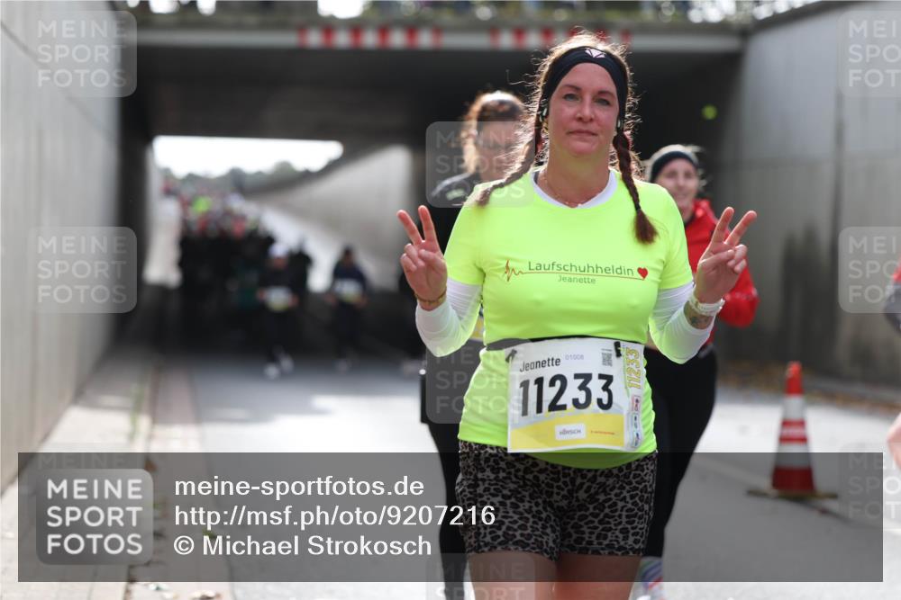 05.10.2025 - 20. swb-Marathon Bremen Michael Strokosch http://msf.ph/oto/9207216 05.10.2025 10:59:49 Laufen 01008, 11233, 11233 meine-sportfotos.de