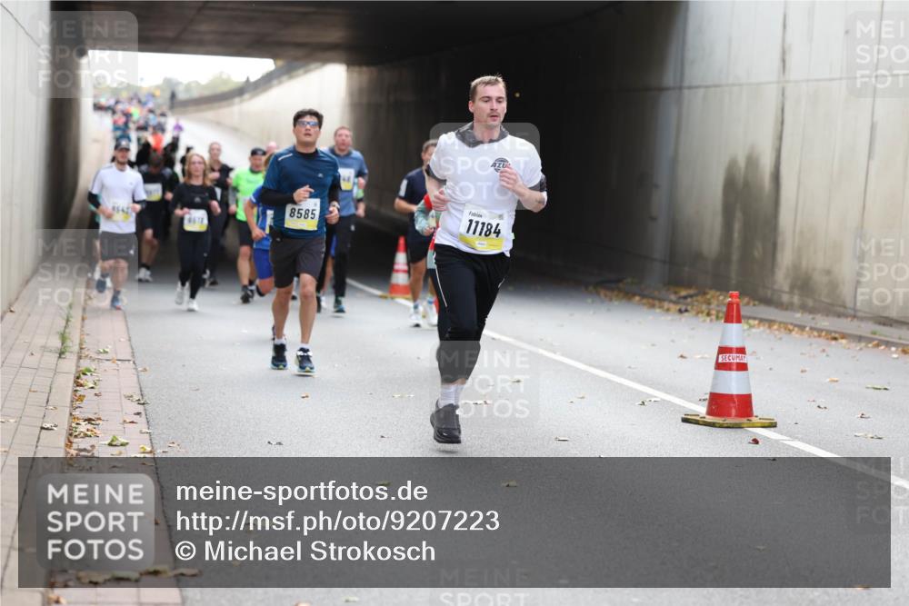 05.10.2025 - 20. swb-Marathon Bremen Michael Strokosch http://msf.ph/oto/9207223 05.10.2025 10:53:14 Laufen 8585, 11184 meine-sportfotos.de
