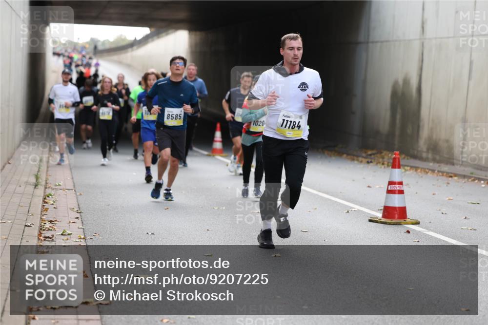 05.10.2025 - 20. swb-Marathon Bremen Michael Strokosch http://msf.ph/oto/9207225 05.10.2025 10:53:15 Laufen 8585, 1020, 11184 meine-sportfotos.de