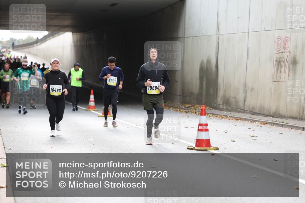 05.10.2025 - 20. swb-Marathon Bremen Michael Strokosch http://msf.ph/oto/9207226 05.10.2025 10:59:54 Laufen 11468, 10498, 9901, 10684, 00 meine-sportfotos.de