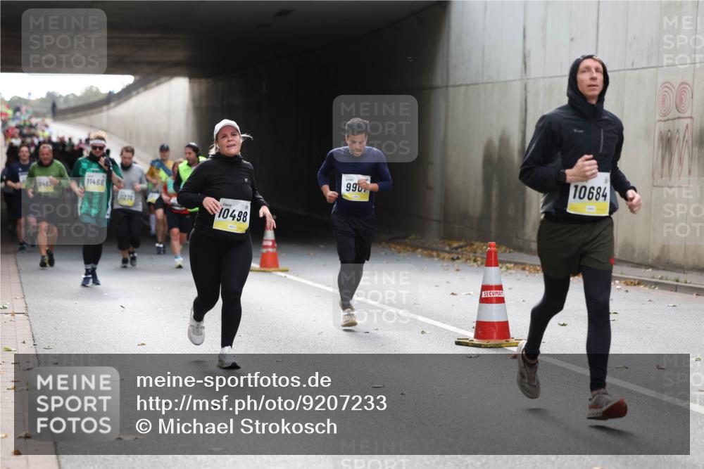 05.10.2025 - 20. swb-Marathon Bremen Michael Strokosch http://msf.ph/oto/9207233 05.10.2025 10:59:55 Laufen 11468, 10462, 11278, 10498, 990, 10684, 00 meine-sportfotos.de