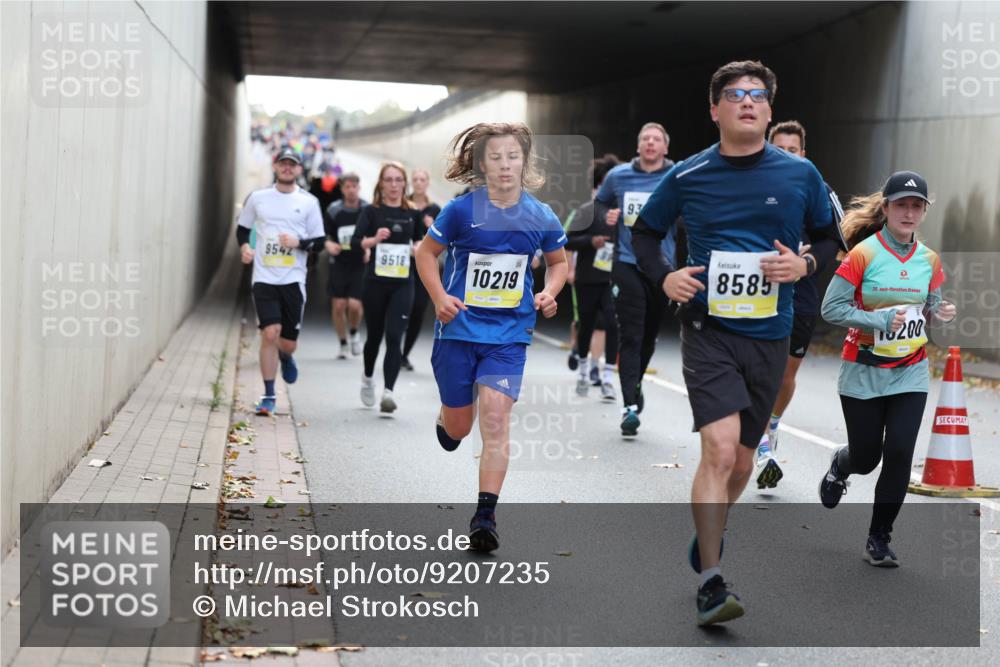 05.10.2025 - 20. swb-Marathon Bremen Michael Strokosch http://msf.ph/oto/9207235 05.10.2025 10:53:17 Laufen 9542, 9518, 10219, 93, 8585, 20, 16200 meine-sportfotos.de