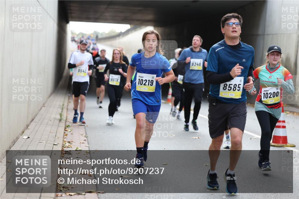 05.10.2025 - 20. swb-Marathon Bremen Michael Strokosch http://msf.ph/oto/9207237 05.10.2025 10:53:17 Laufen 9542, 9518, 10219, 9346, 8585, 2, 10200 meine-sportfotos.de