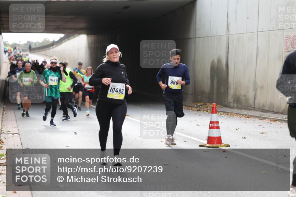 05.10.2025 - 20. swb-Marathon Bremen Michael Strokosch http://msf.ph/oto/9207239 05.10.2025 10:59:56 Laufen 10462, 11468, 10498, 990 meine-sportfotos.de