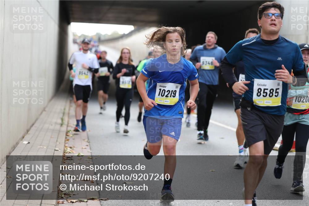 05.10.2025 - 20. swb-Marathon Bremen Michael Strokosch http://msf.ph/oto/9207240 05.10.2025 10:53:18 Laufen 1542, 4118, 10219, 02501, 9346, 8585, 1020 meine-sportfotos.de