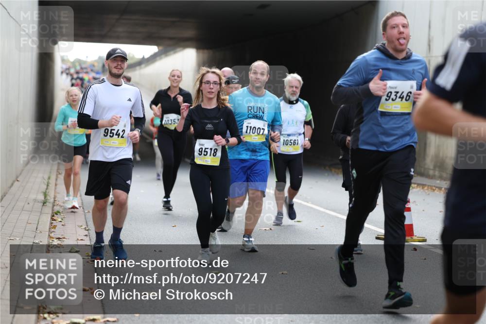 05.10.2025 - 20. swb-Marathon Bremen Michael Strokosch http://msf.ph/oto/9207247 05.10.2025 10:53:20 Laufen 9542, 10353, 9518, 10, 11007, 1056, 9346 meine-sportfotos.de