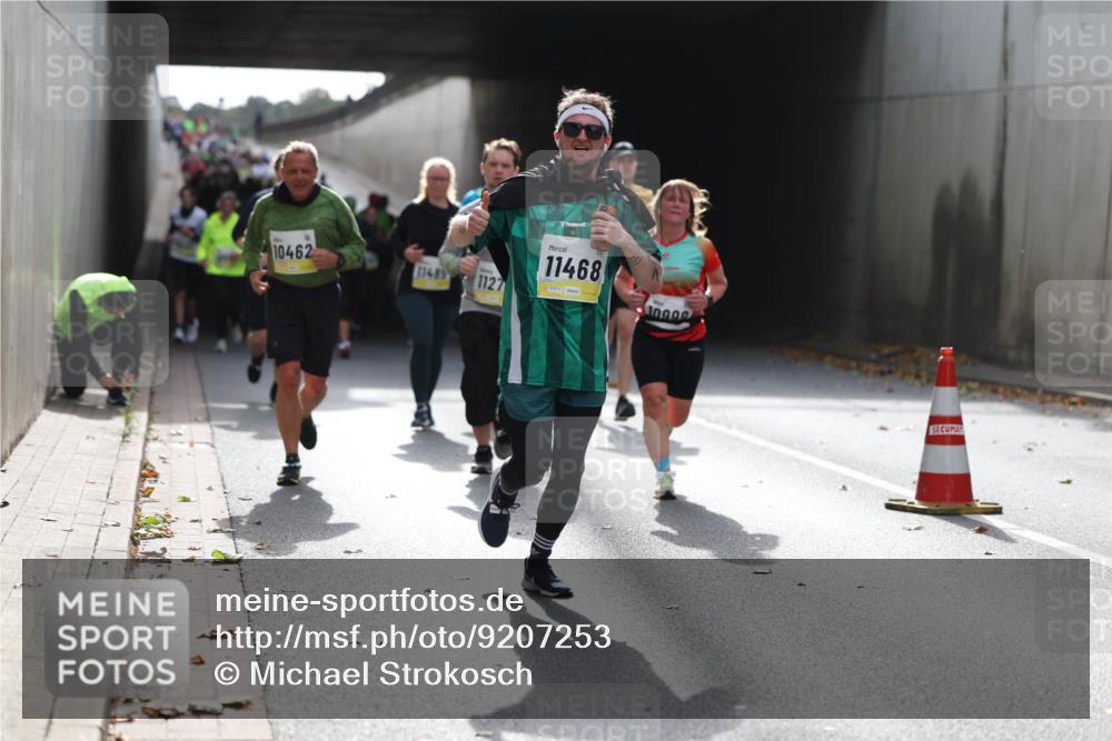 05.10.2025 - 20. swb-Marathon Bremen Michael Strokosch http://msf.ph/oto/9207253 05.10.2025 11:00:00 Laufen 10462, 11485, 1127, 11468, 10999 meine-sportfotos.de